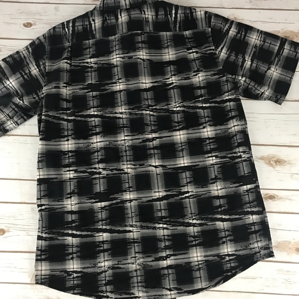 Ezekiel Short Sleeve Button Down Shirt - Picture 4 of 4